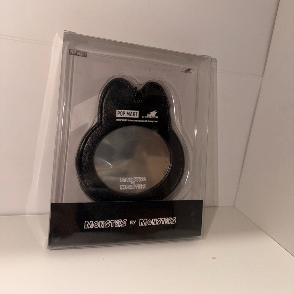 Pop Mart 10th Anniversary Exhibit Shanghai Exclusive- Mirror Pendant - Picture 7 of 9